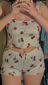 Kiraz Desenli Beyaz Askılı Şortlu Takım Zalle